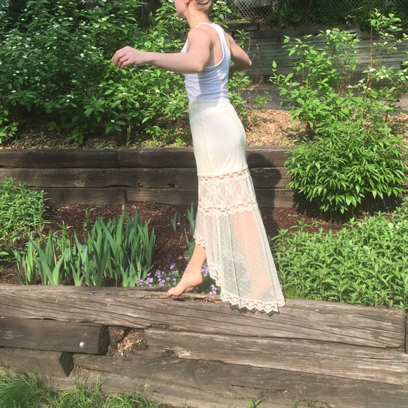 American Rag Dresses & Skirts - Romantic American Rag lace high low skirt